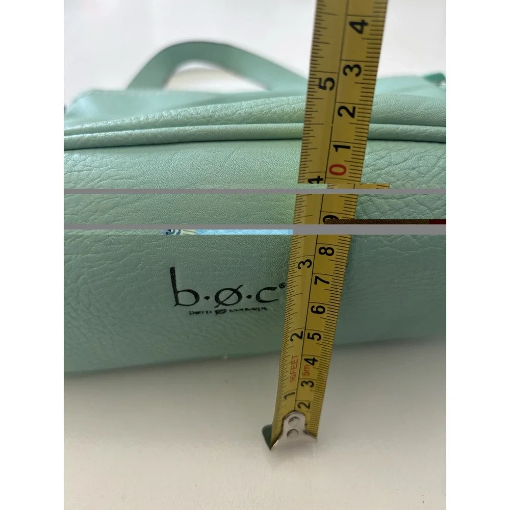 BOC Crossbody Purse Mint Green. Plenty of Compartments
